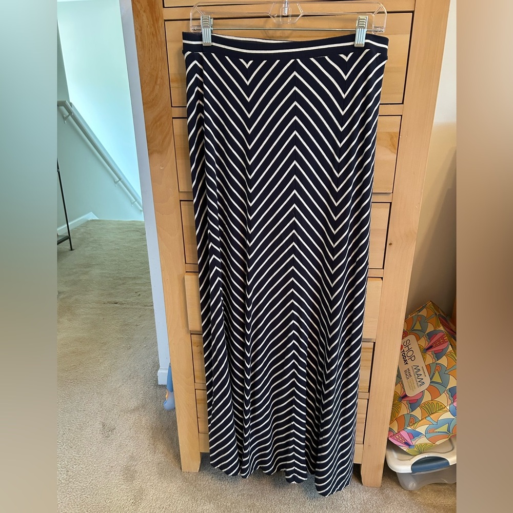 Ann Taylor Navy and White Chevron Maxi Skirt